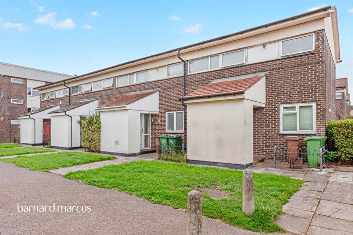 2 Bedroom End Of Terrace House For Sale In Brabazon Avenue, Wallington, SM6