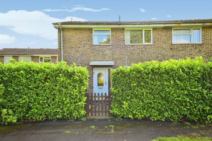 3 Bedroom Terraced House For Sale In Ecklington, Swindon, SN3
