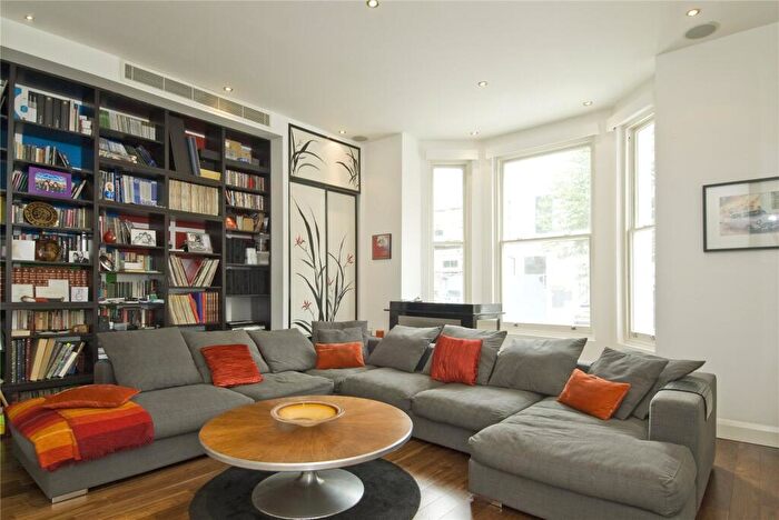 3 Bedroom Maisonette For Sale In Cathcart Road, Chelsea, London, SW10