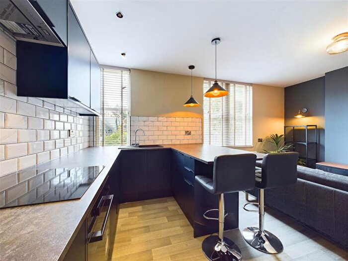 1 Bedroom Apartment To Rent In Hickmott Road, Sheffield, S11