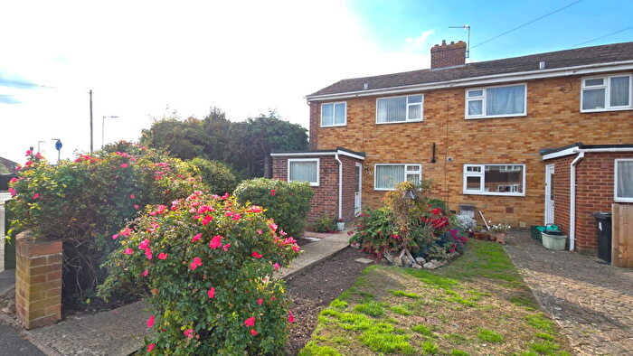 3 Bedroom End Of Terrace House For Sale In Wellington Close, Newbury, RG14
