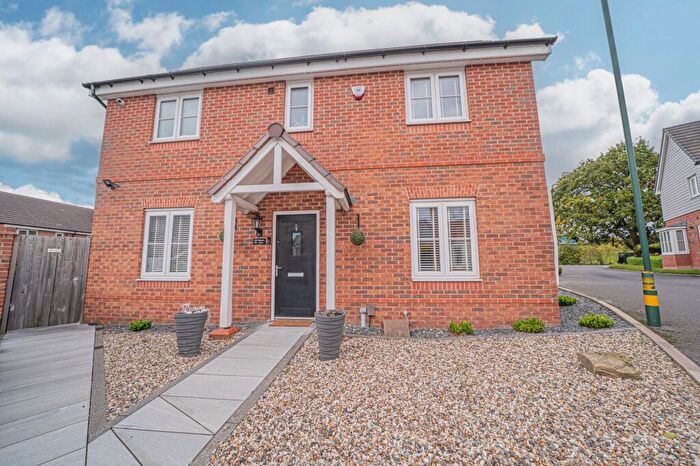 3 Bedroom End Of Terrace House For Sale In Mount Close, Cheswick Green, B90