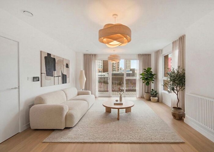 2 Bedroom Flat To Rent In Horn Lane Acton, London, W3