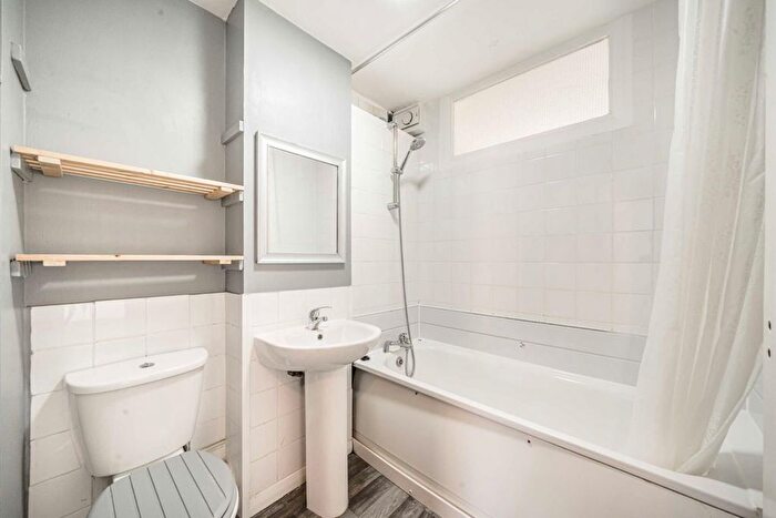 2 Bedroom Flat To Rent In Barker Drive, Camden, NW1