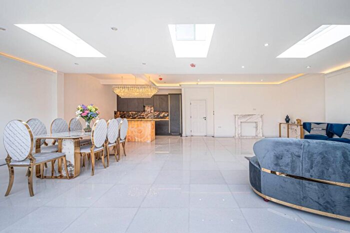 5 Bedroom Semi-Detached House For Sale In Purley Avenue, Cricklewood, London, NW2