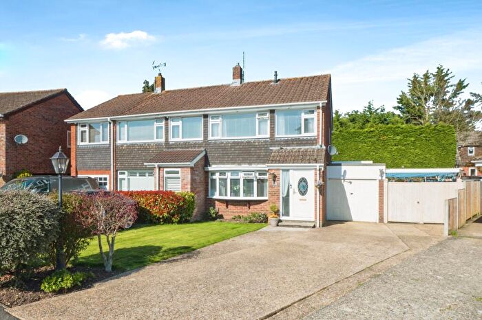 3 Bedroom Semi-Detached House For Sale In Cedar Crescent, North Baddesley, Southampton, Hampshire, SO52