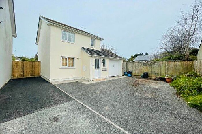 3 Bedroom Property To Rent In Steps Road, Tenby, SA70