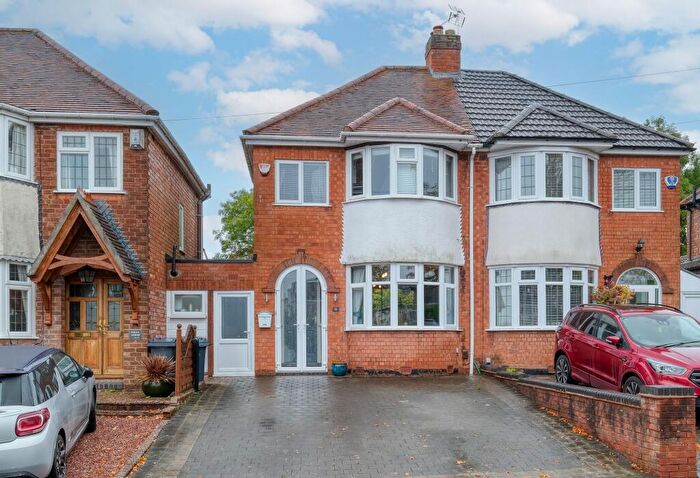 3 Bedroom Semi-Detached House For Sale In Glenwood Road, Birmingham, B38