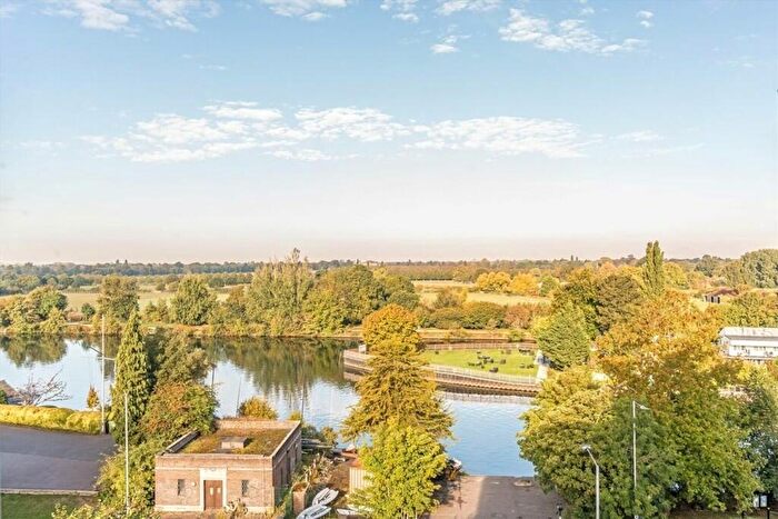 2 Bedroom Apartment To Rent In River Road, KT6