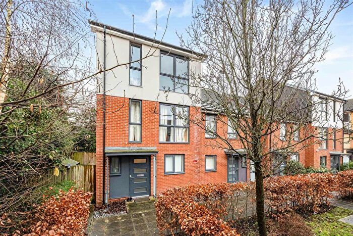 4 Bedroom Town House For Sale In Woolhampton Way, Reading, RG2