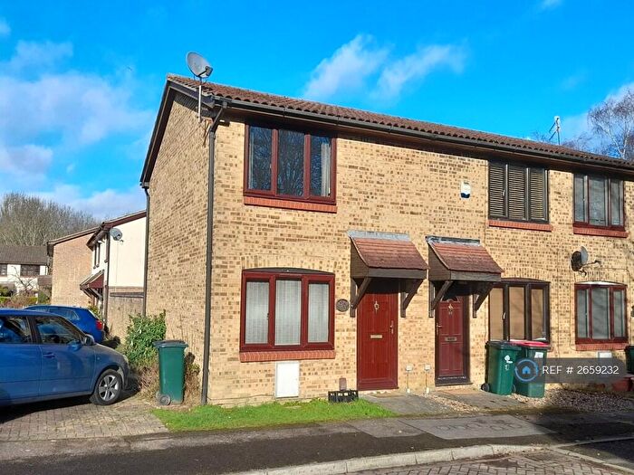 2 Bedroom End Of Terrace House To Rent In Ferndown, Crawley, RH10