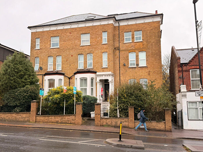 3 Bedroom Flat To Rent In Portland Road, SE25