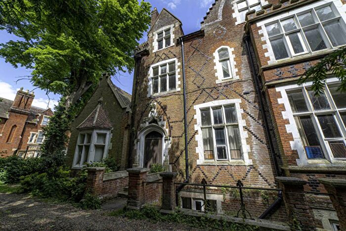 3 Bedroom Flat For Sale In New Dover Road, Canterbury, Kent, CT1