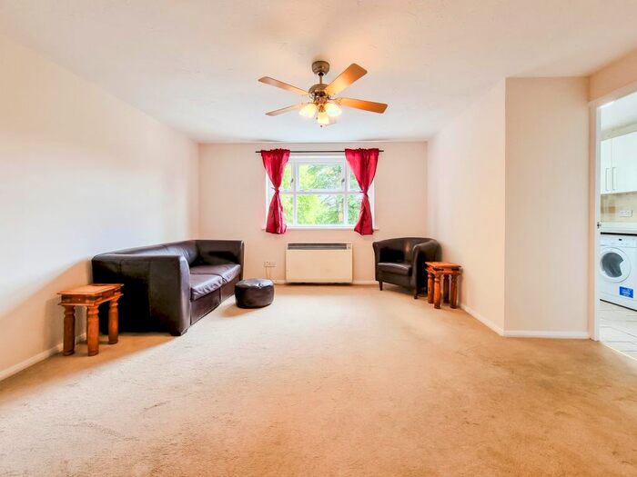 2 Bedroom Flat To Rent In Massingberd Way, London, SW17