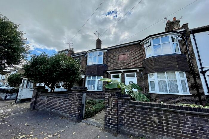 3 Bedroom Flat To Rent In Princes Street, Southend-On-Sea, SS1