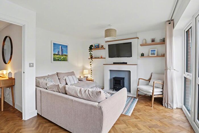 4 Bedroom Semi Detached House For Sale In Gunson Street, Manchester, M40