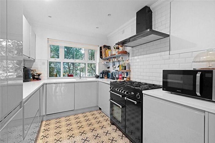 4 Bedroom Terraced House To Rent In Hayes Grove, East Dulwich, London, SE22