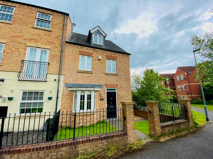 4 Bedroom Town House To Rent In Blakeney Mews, Dinnington, Sheffield, S25