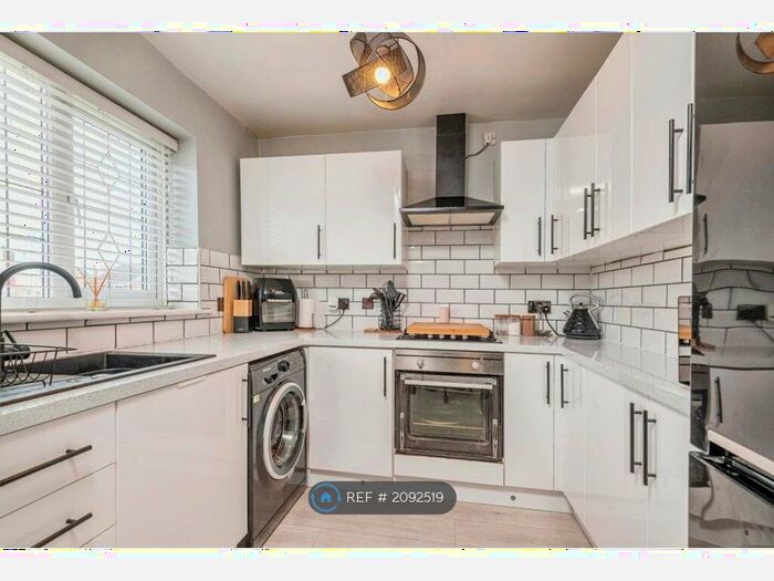 2 Bedroom Semi-Detached House To Rent In Hallamshire Mews, Wakefield, WF2