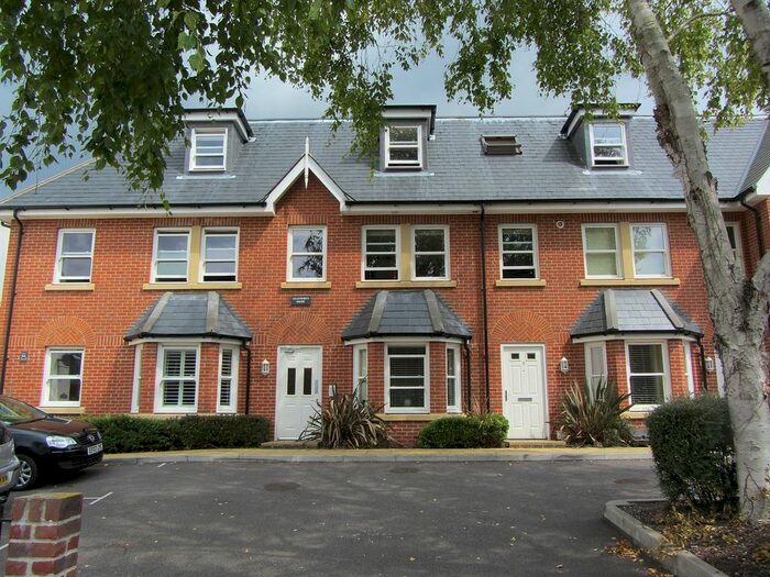2 Bedroom Flat To Rent In Cranworth Road, Winchester, Hampshire, SO22
