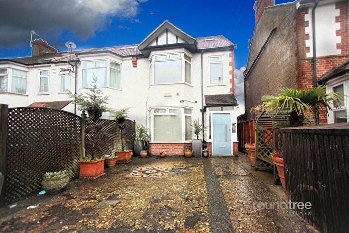 4 Bedroom End Of Terrace House To Rent In Babington Road, Hendon, NW4