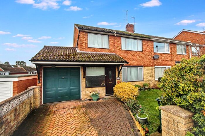 3 Bedroom Semi Detached House For Sale In Elmstone Drive, Tilehurst, Reading, RG31