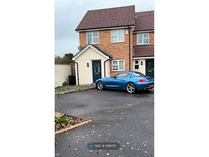 3 Bedroom Semi-Detached House To Rent In Faith Close, Romford, RM2