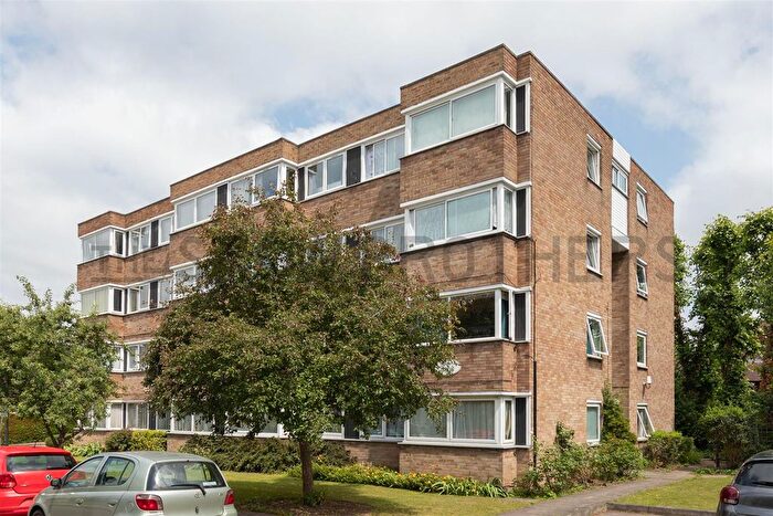 2 Bedroom Flat To Rent In Queenswood Gardens, Wanstead, E11