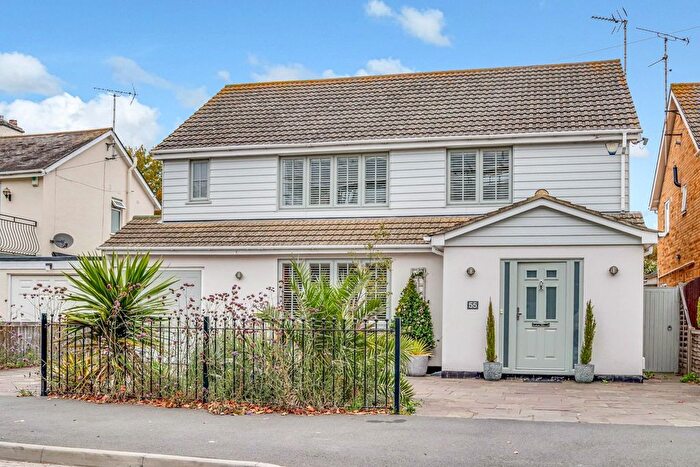 4 Bedroom Detached House For Sale In Colbert Avenue, Thorpe Bay, SS1