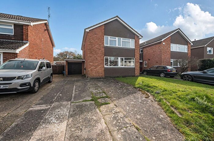 4 Bedroom Detached House For Sale In Redwood Avenue, Woodley, Reading, RG5