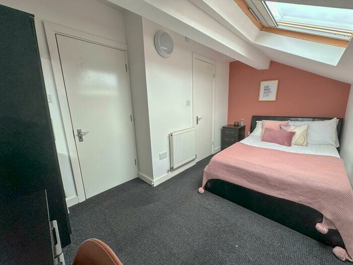 6 Bedroom Terraced House To Rent In Wrenbury Street, L7