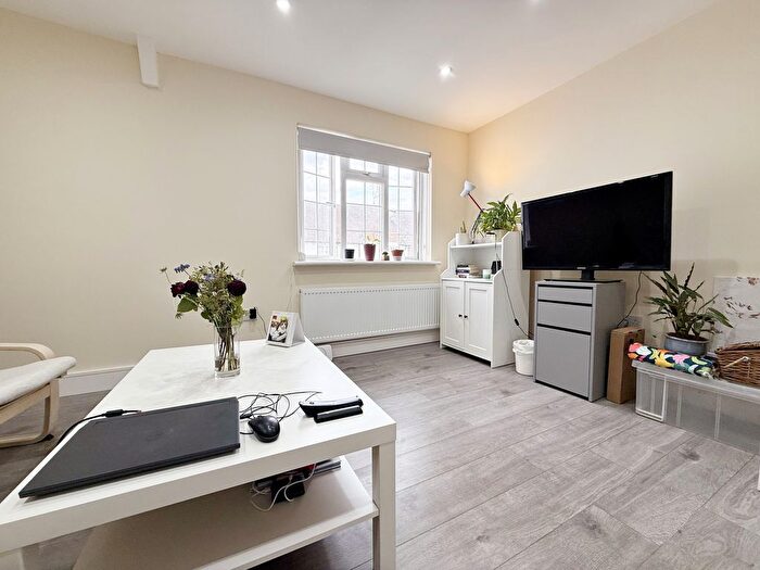 2 Bedroom Flat To Rent In Buckfield Court, Bathurst Walk, Iver, SL0