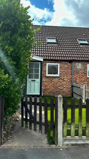 1 Bedroom Detached House To Rent In Grotto Road, Weybridge, Surrey, KT13