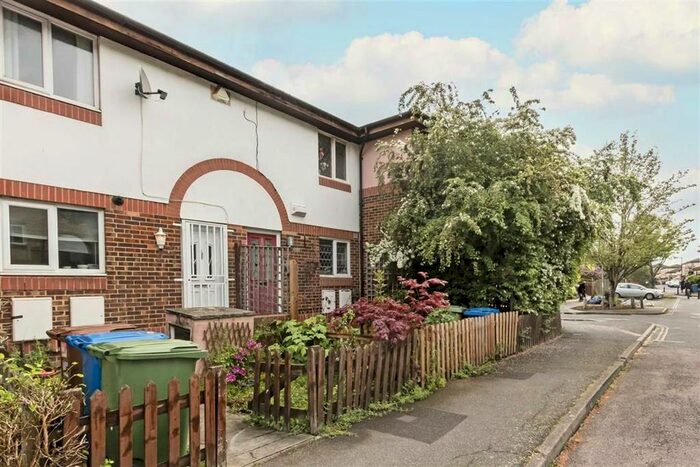 2 Bedroom Terraced House To Rent In Chaucer Drive, London, SE1