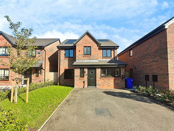 4 Bedroom Property For Sale In Andrews Close, Bury, BL8
