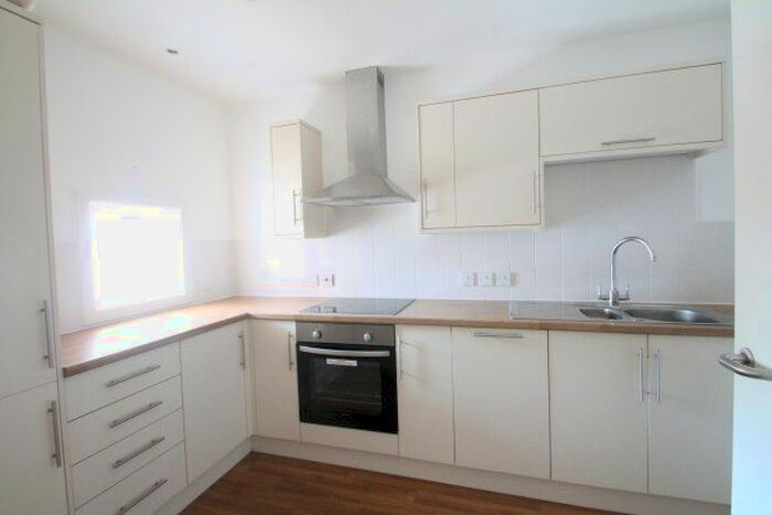 2 Bedroom Flat To Rent In Warham Road, South Croydon, CR2