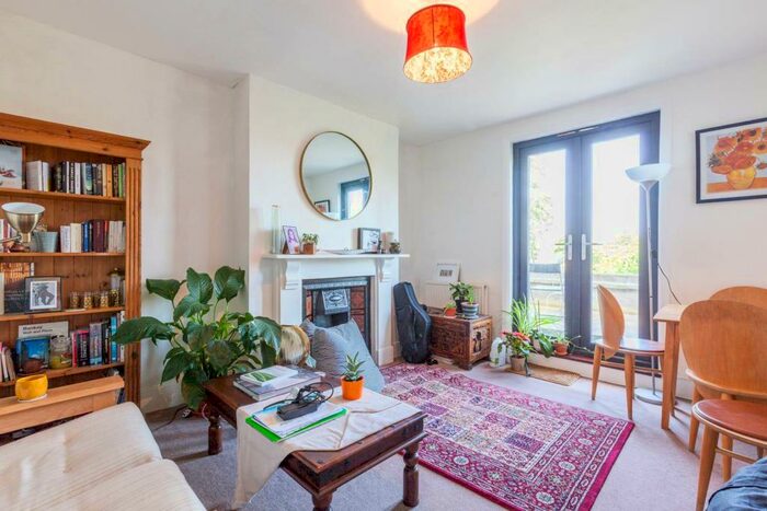 1 Bedroom Flat To Rent In Rollscourt Avenue, Herne Hill, London, SE24