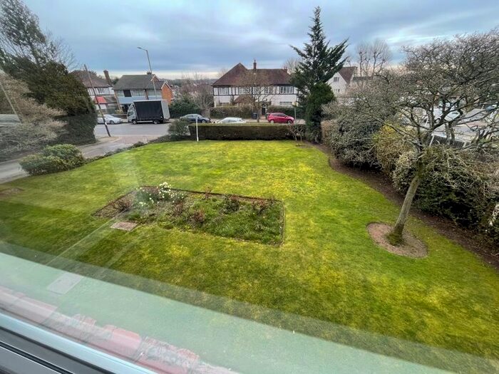 2 Bedroom Flat To Rent In Selvage Lane, London, NW7