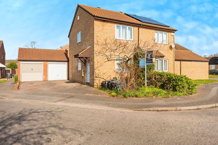 2 Bedroom Property To Rent In Alburgh Close, Bedford, MK42