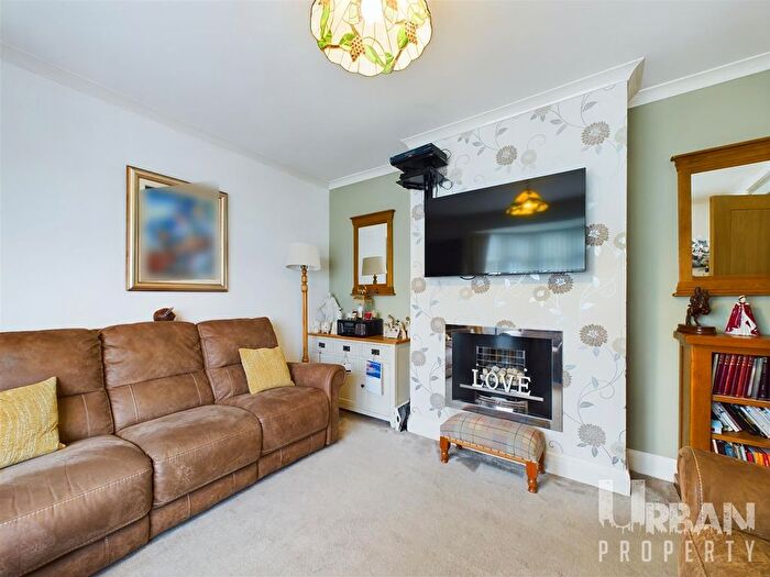 2 Bedroom Bungalow For Sale In Lime Tree Lane, Bilton, Hull, HU11