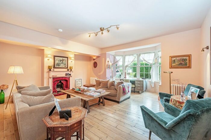 4 Bedroom Semi-Detached House To Rent In Sidmouth Road, Brondesbury Park, London, NW2