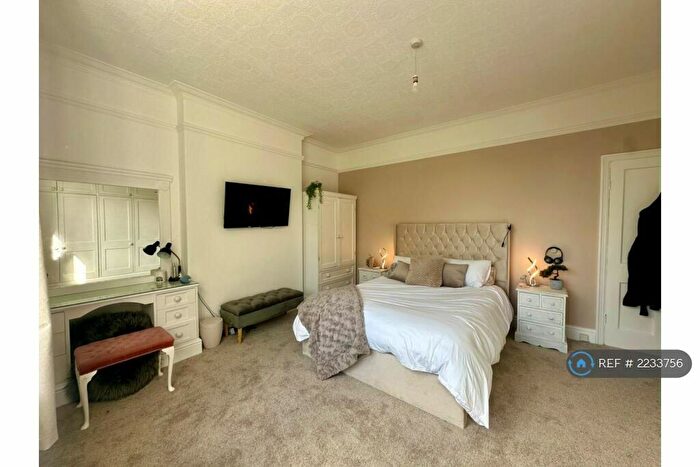 5 Bedroom Semi-Detached House To Rent In Humberston Avenue, Humberston, DN36