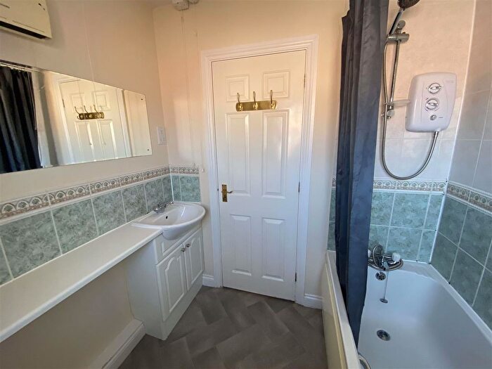 2 Bedroom Flat To Rent In Addington Court, Exeter, EX4