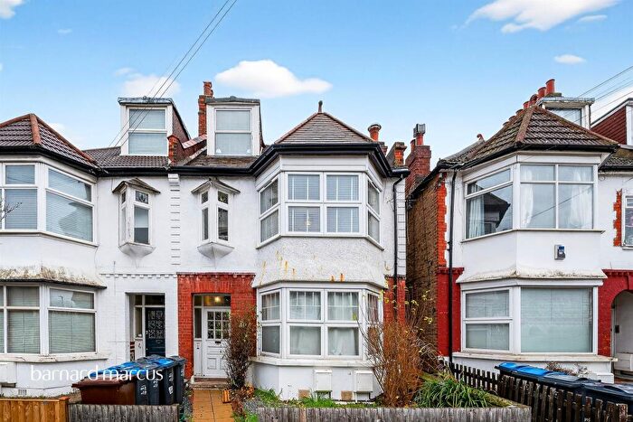 3 Bedroom Maisonette For Sale In Claremont Avenue, New Malden, KT3