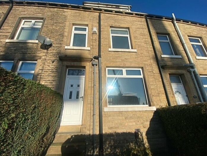 4 Bedroom Terraced House To Rent In Dryclough Lane, Halifax, HX3