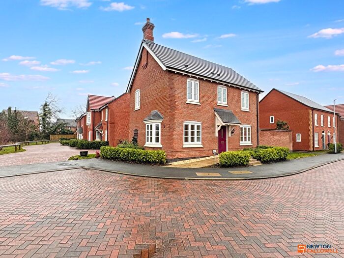 3 Bedroom Detached House For Sale In Hurley Place, Hugglescote, LE67