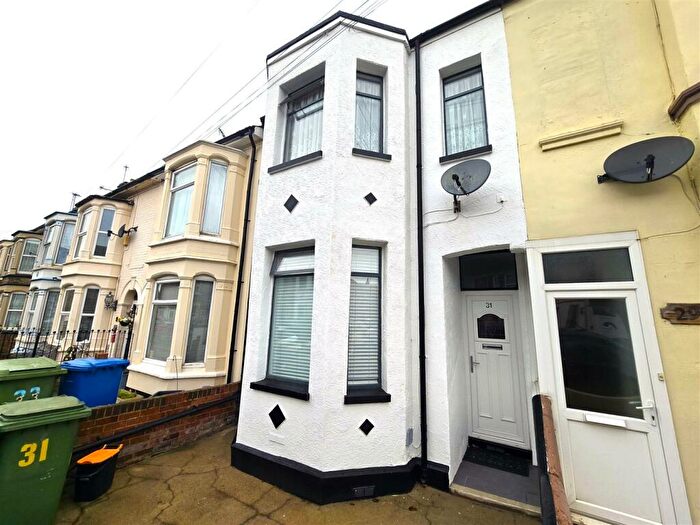 3 Bedroom House To Rent In Maple Street, Sheerness, ME12