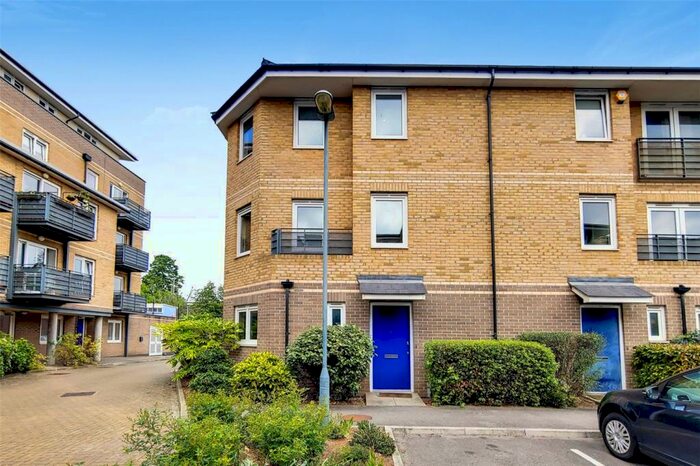 3 Bedroom End Of Terrace House To Rent In Hereford Road, London, E3