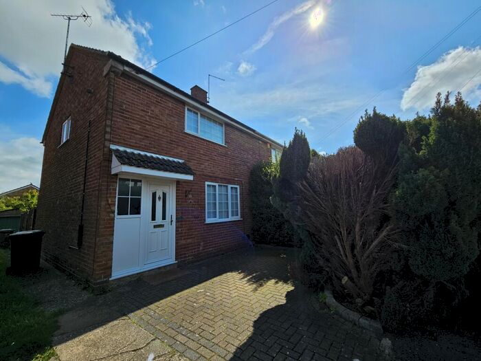 3 Bedroom House To Rent In Field End Close, Luton, LU2