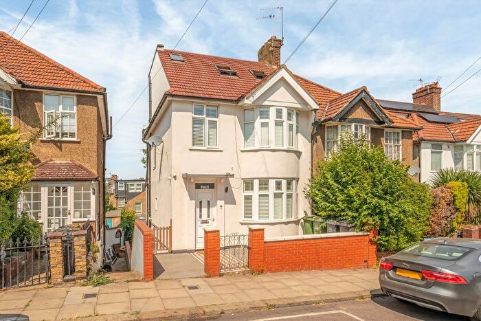 5 Bedroom Semi-Detached House For Sale In Bexhill Road, London, SE4